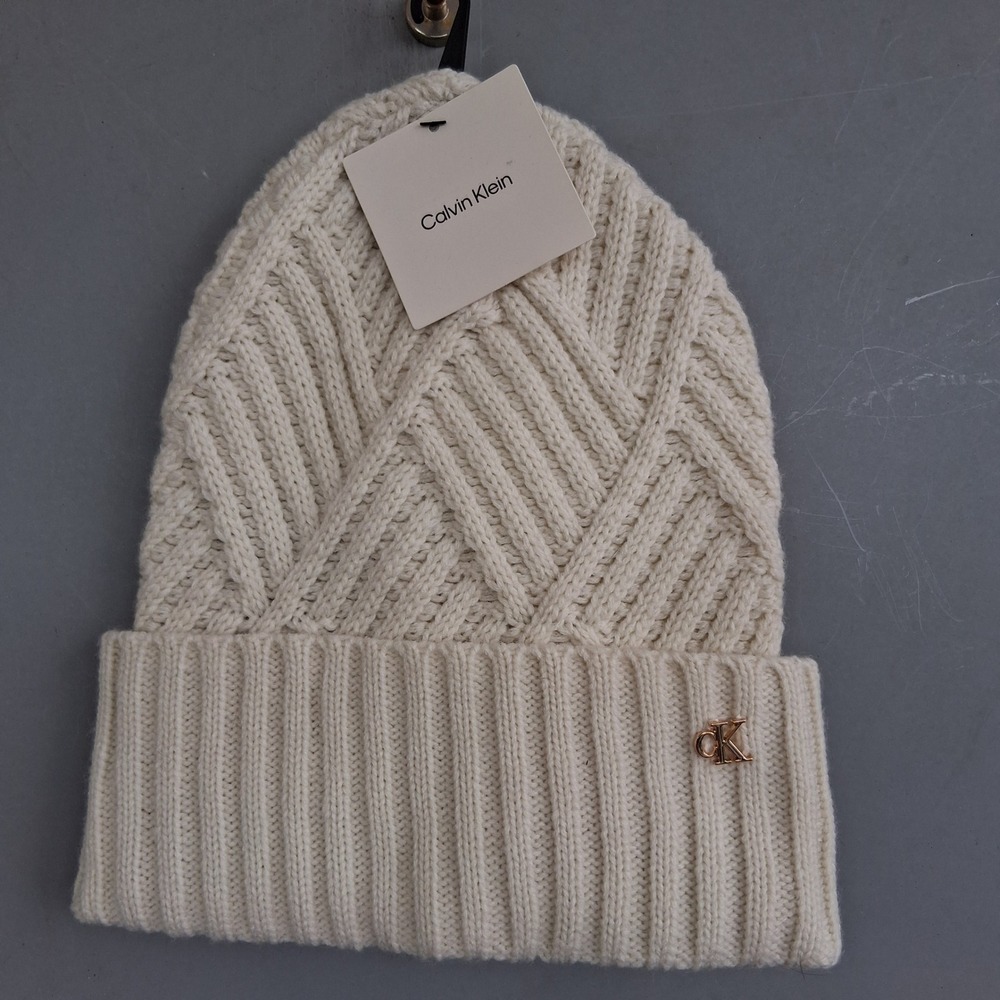 NWT Calvin Klein Cream Chevron Cable Knit Beanie Rose Gold CK Logo Winter Hat